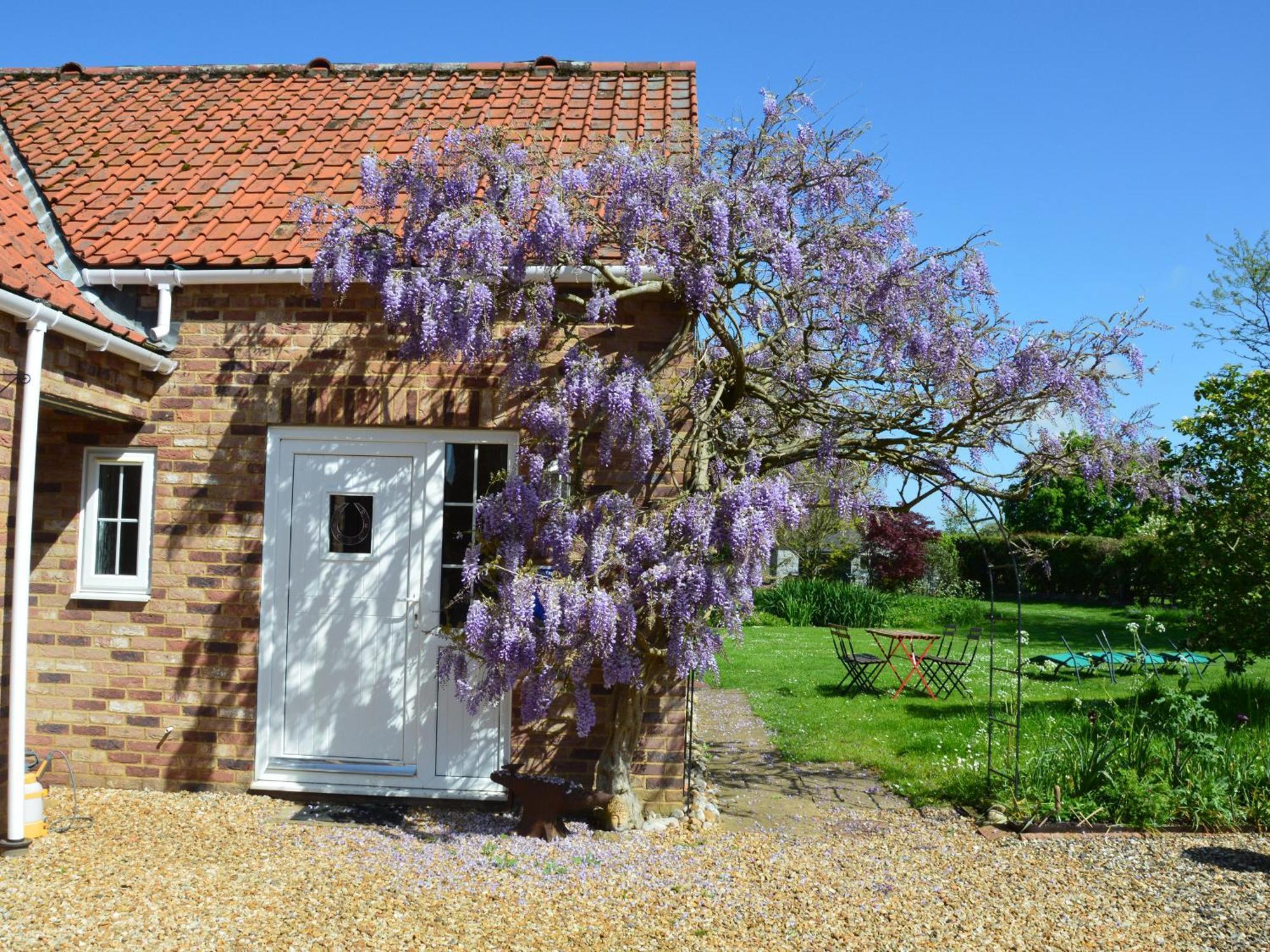 Wisteria Cottage Gayton  Exterior photo